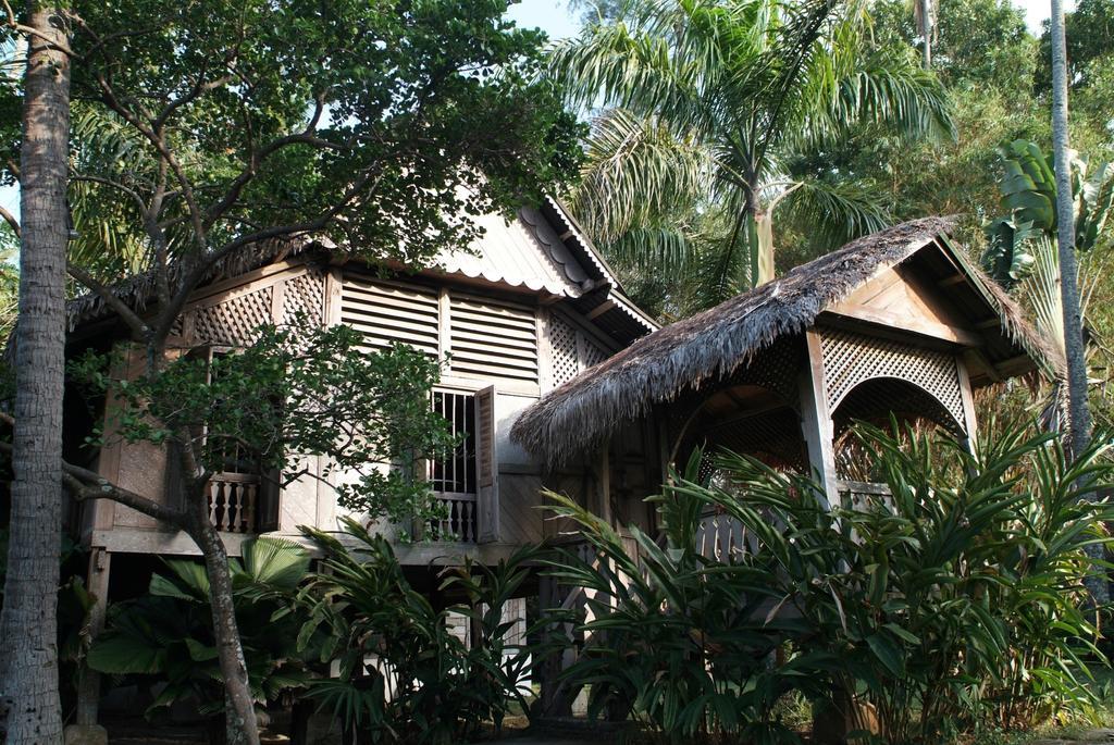 Bon Ton Antique Wooden Villas Pantai Cenang  Eksteriør bilde
