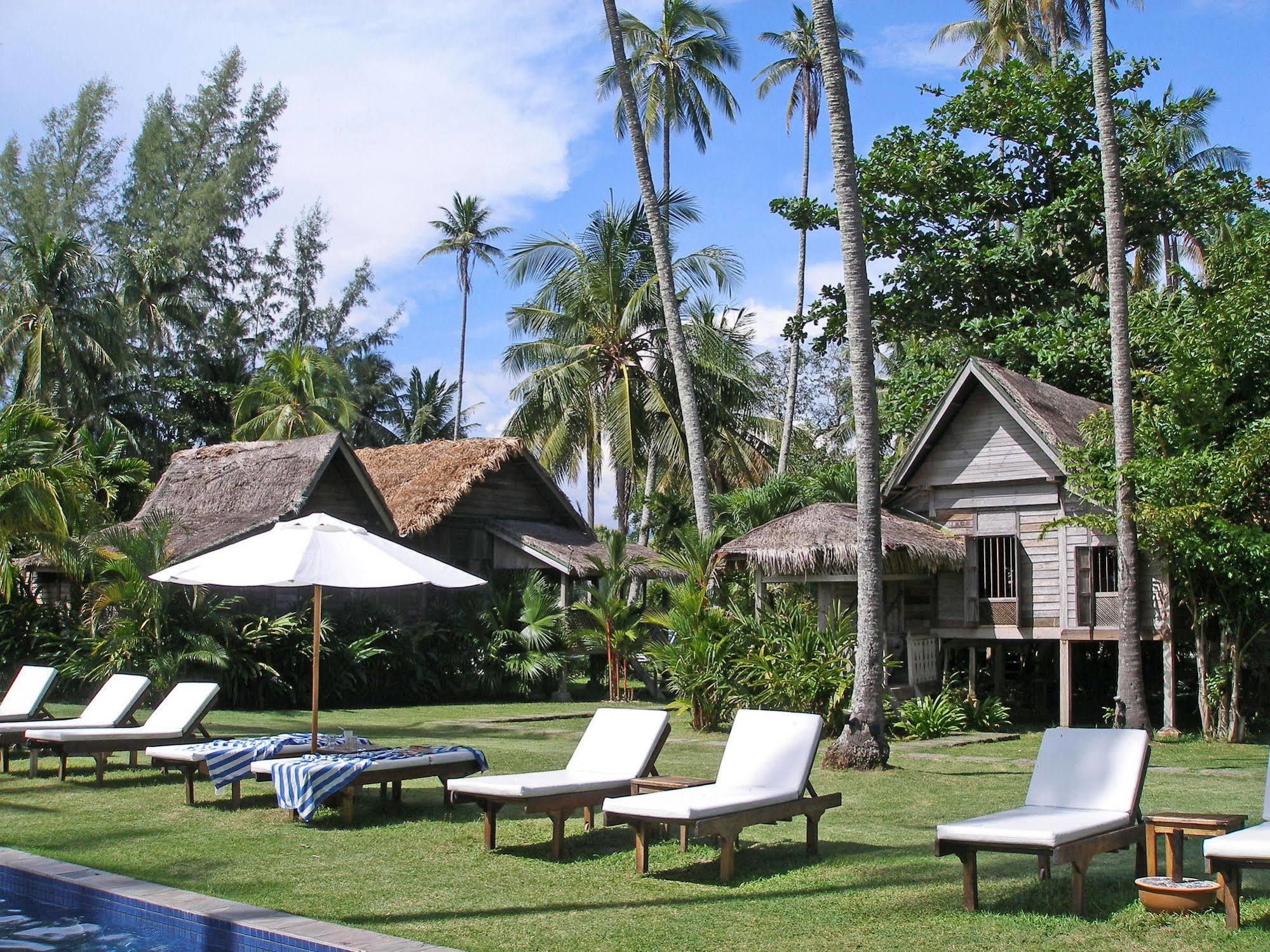 Bon Ton Antique Wooden Villas Pantai Cenang  Eksteriør bilde