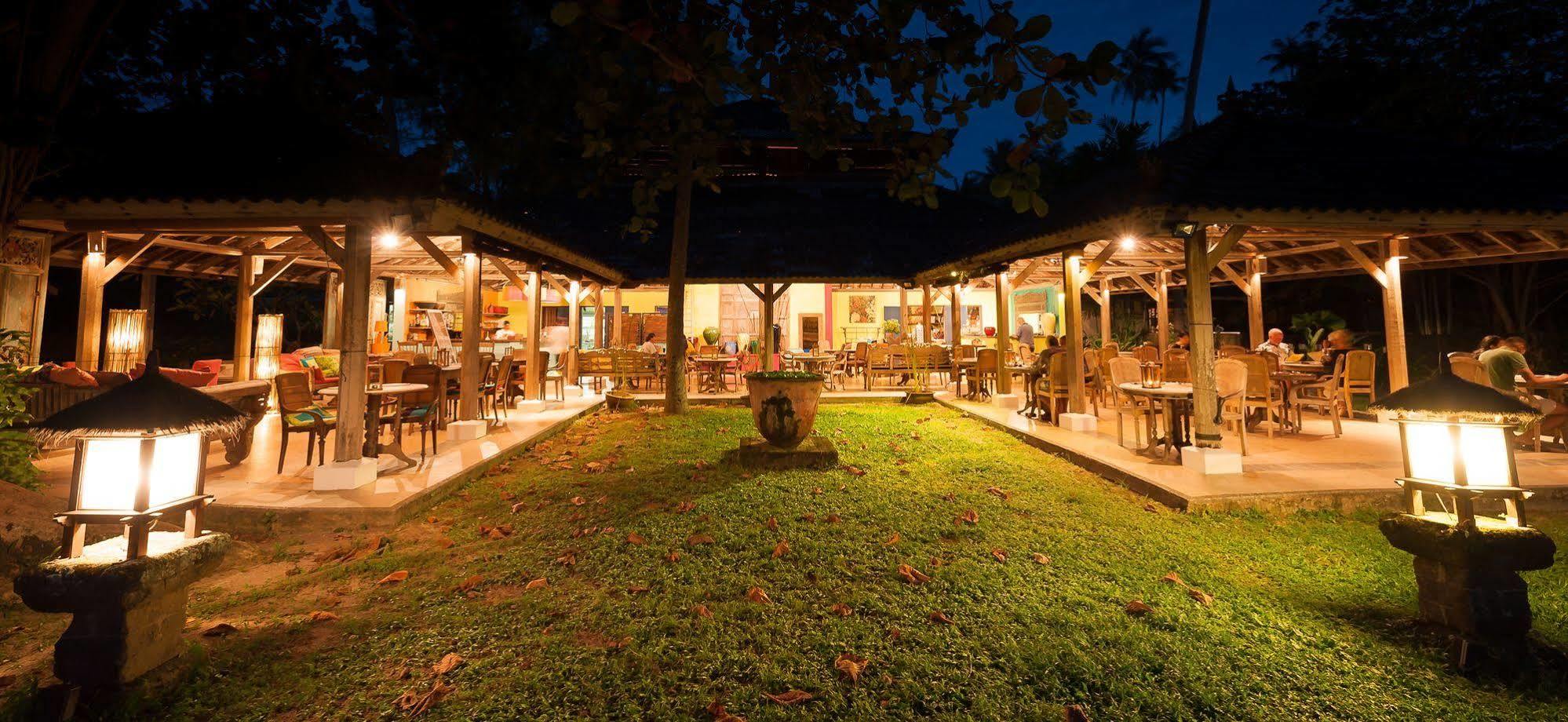 Bon Ton Antique Wooden Villas Pantai Cenang  Eksteriør bilde